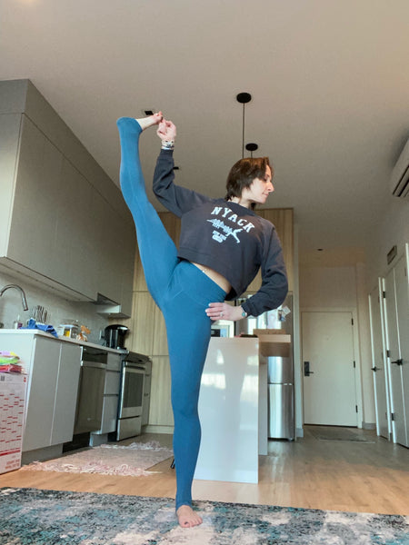 NYACK YOGI CROP SWEATSHIRT - MUDDY GREY